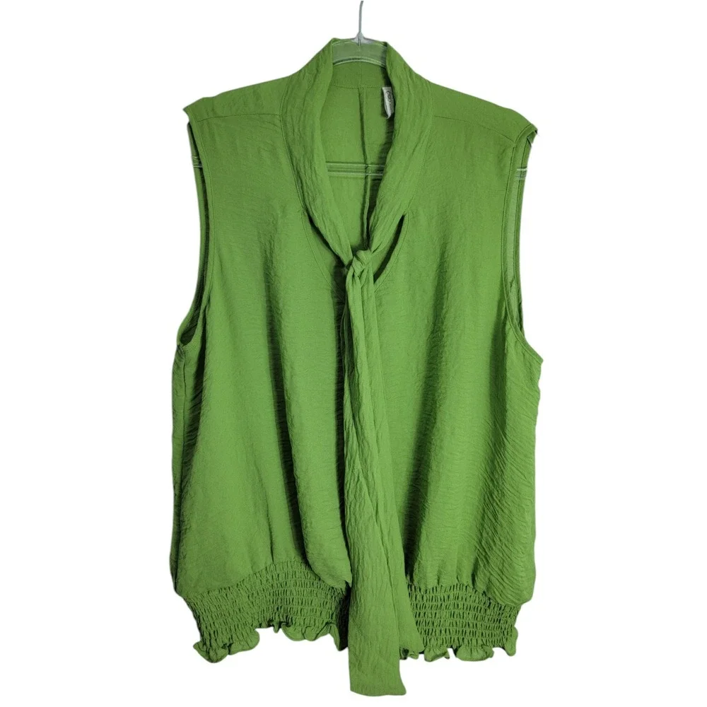 Cato Women 22/24W Sleeveless Blouse Green Tie Neck Smocked Hem Textured Top